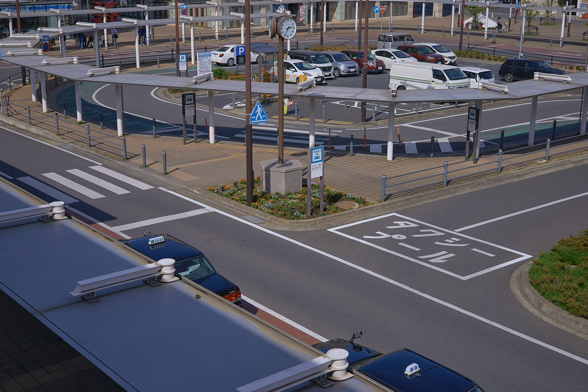 駅前花壇除草作業 ひたちなかベストライオンズクラブ 茨城 ひたちなか ライオンズクラブ