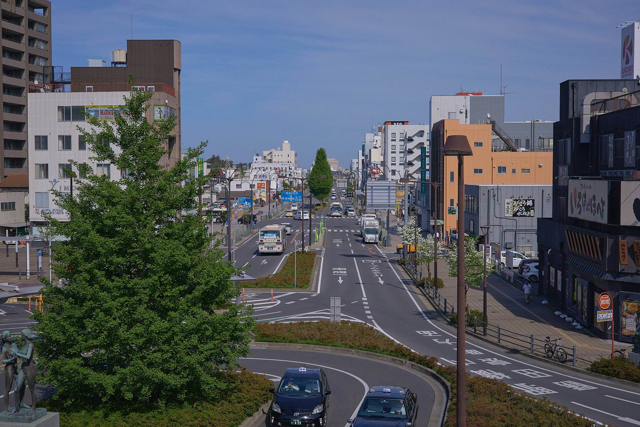 駅前花壇除草作業 ひたちなかベストライオンズクラブ 茨城 ひたちなか ライオンズクラブ