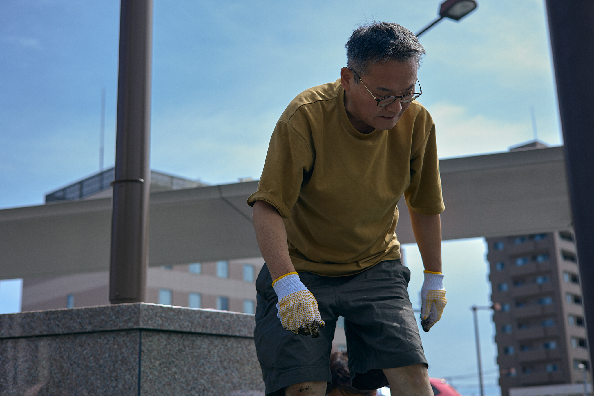勝田駅前花壇コキア植栽作業 ひたちなかベストライオンズクラブ 茨城