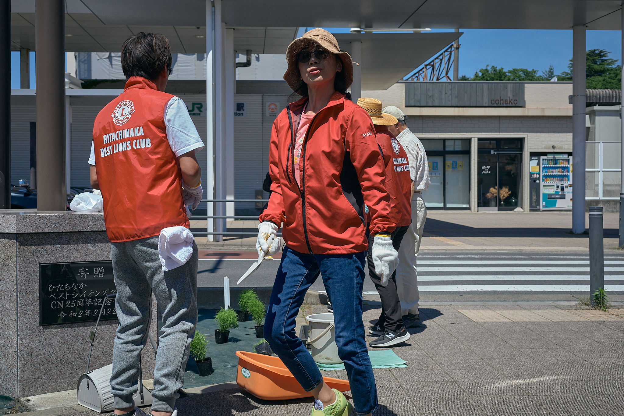 勝田駅前花壇コキア苗植え ひたちなかベストライオンズクラブ 茨城 ひたちなか ライオンズクラブ