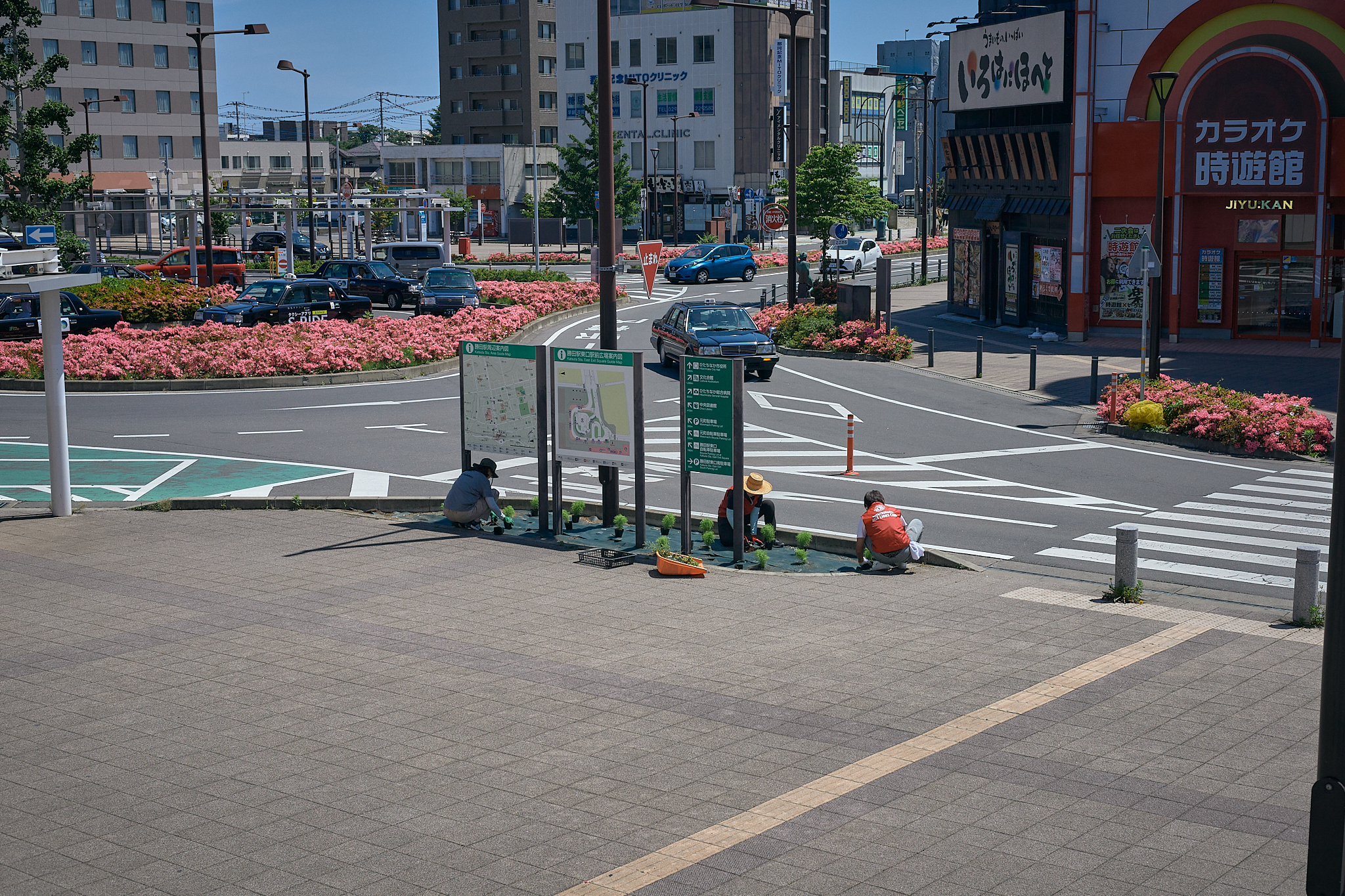 勝田駅前花壇コキア苗植え ひたちなかベストライオンズクラブ 茨城 ひたちなか ライオンズクラブ