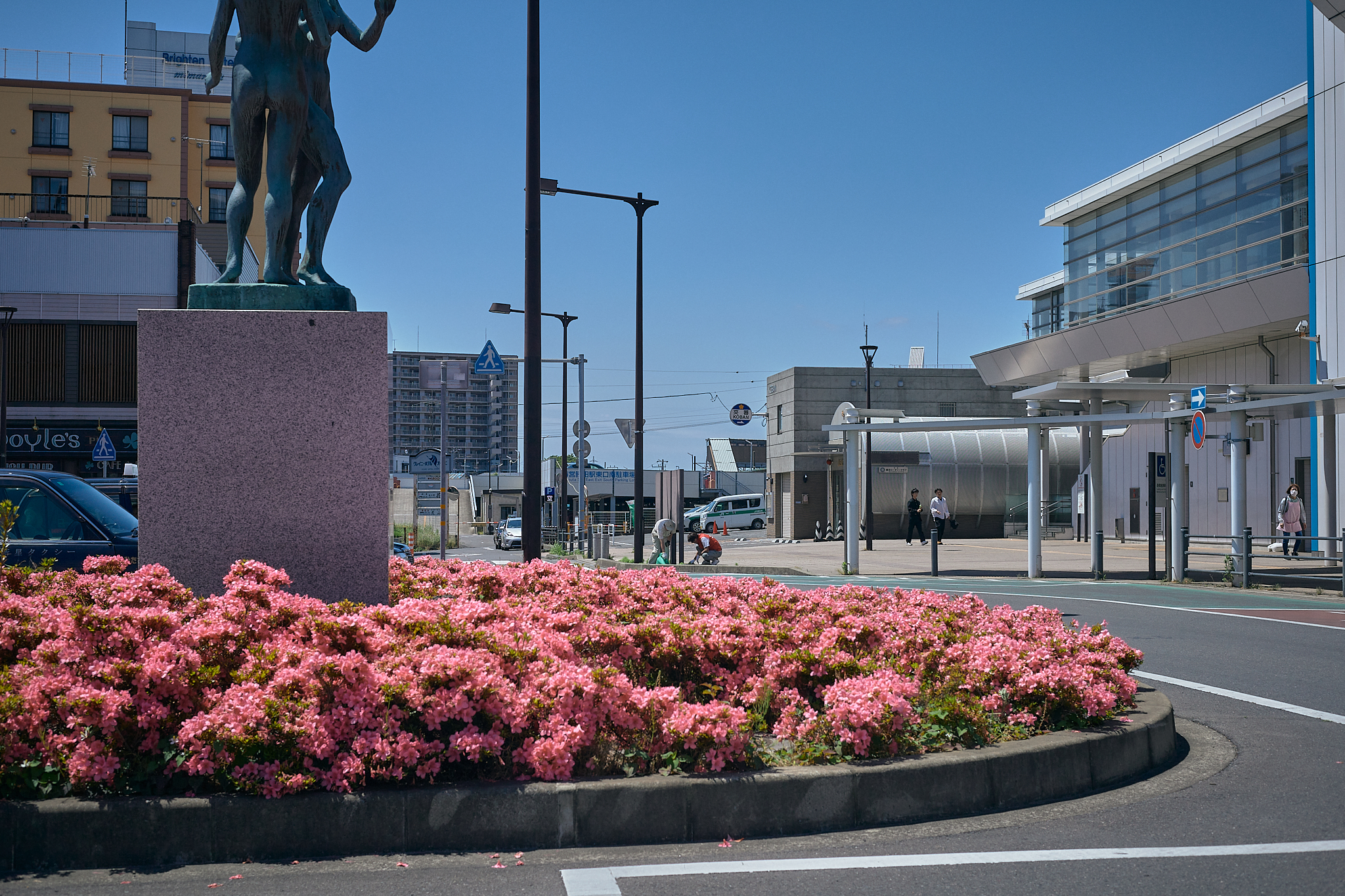 勝田駅前花壇コキア苗植え ひたちなかベストライオンズクラブ 茨城 ひたちなか ライオンズクラブ