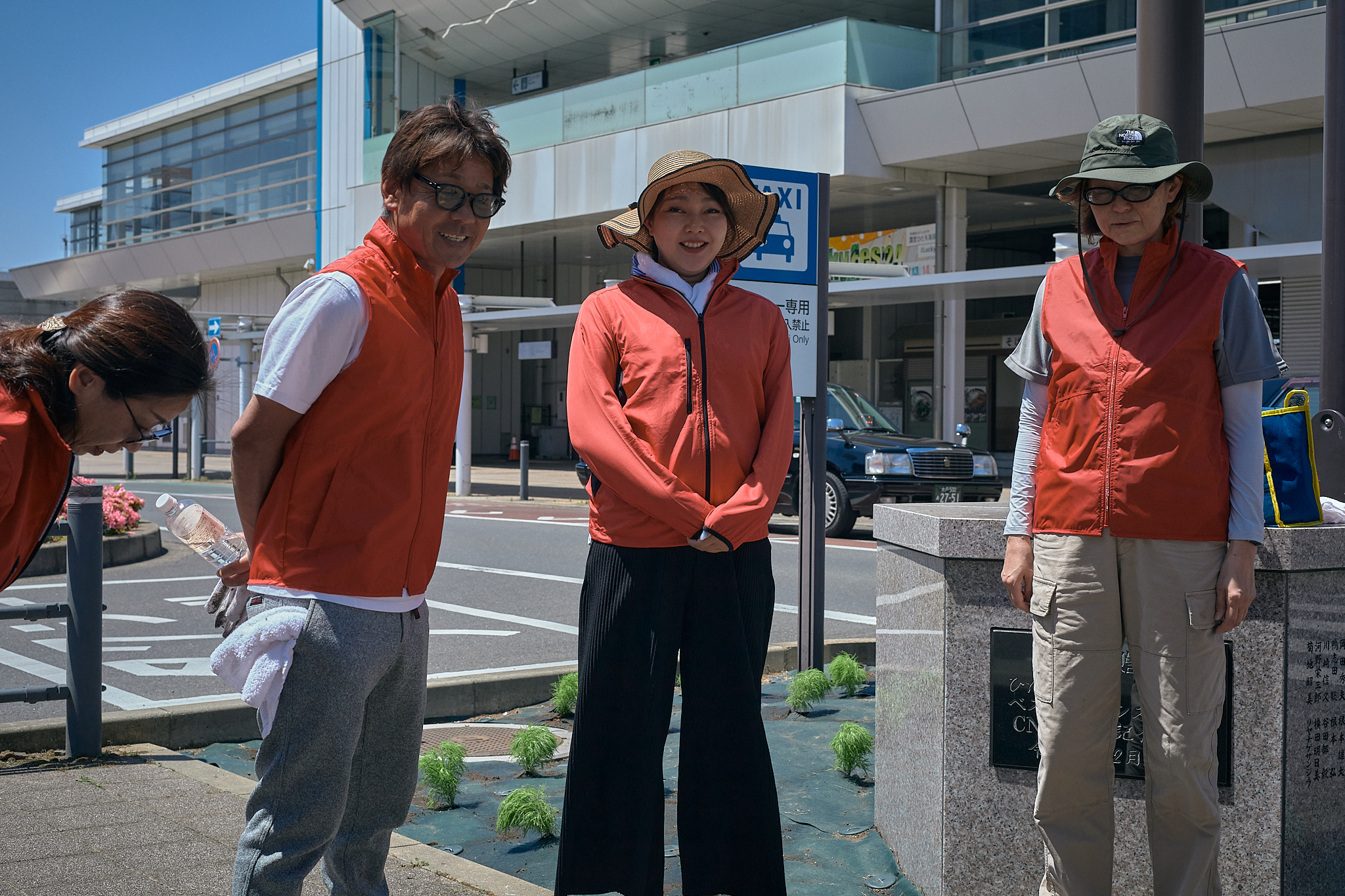 勝田駅前花壇コキア苗植え ひたちなかベストライオンズクラブ 茨城 ひたちなか ライオンズクラブ