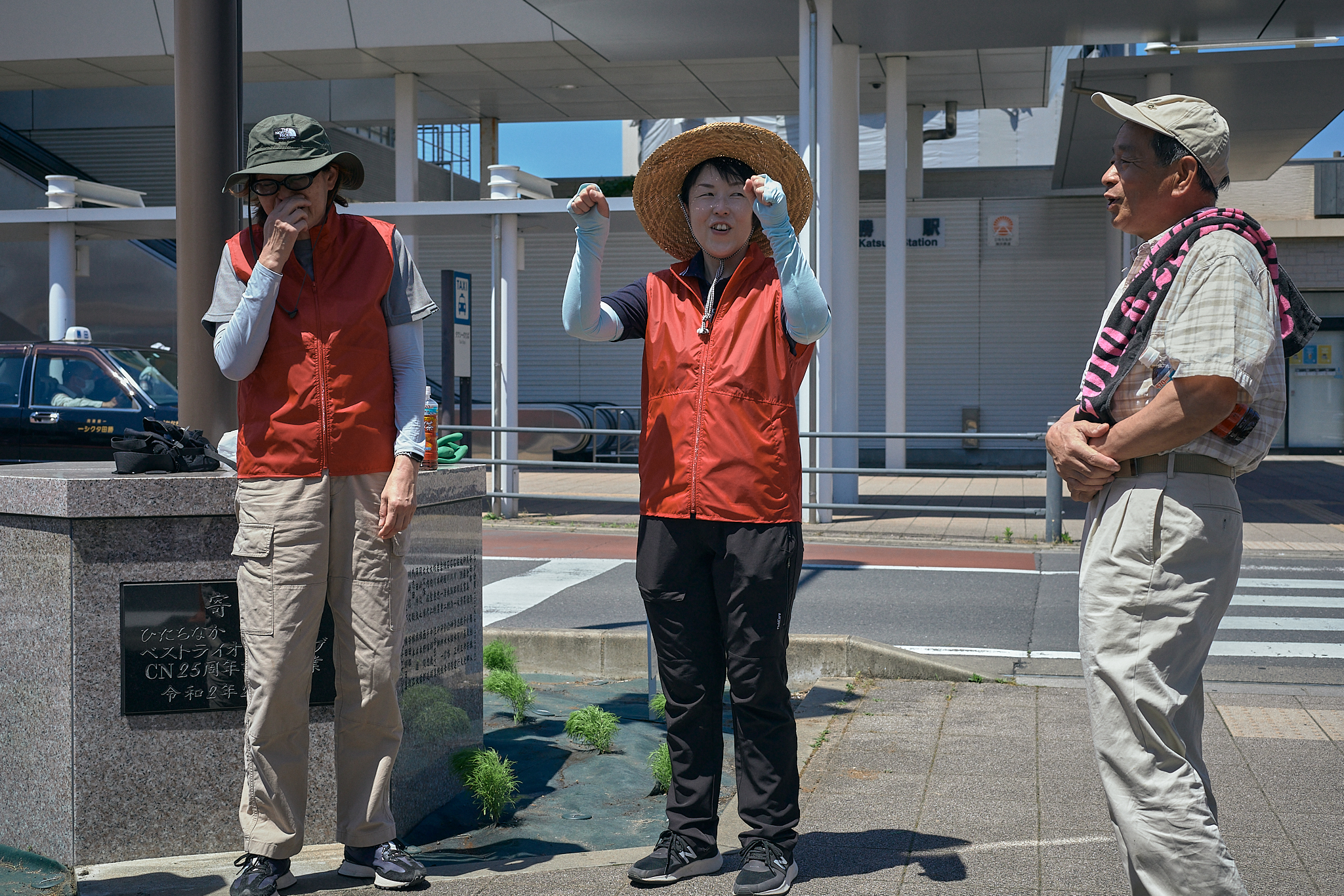 勝田駅前花壇コキア苗植え ひたちなかベストライオンズクラブ 茨城 ひたちなか ライオンズクラブ