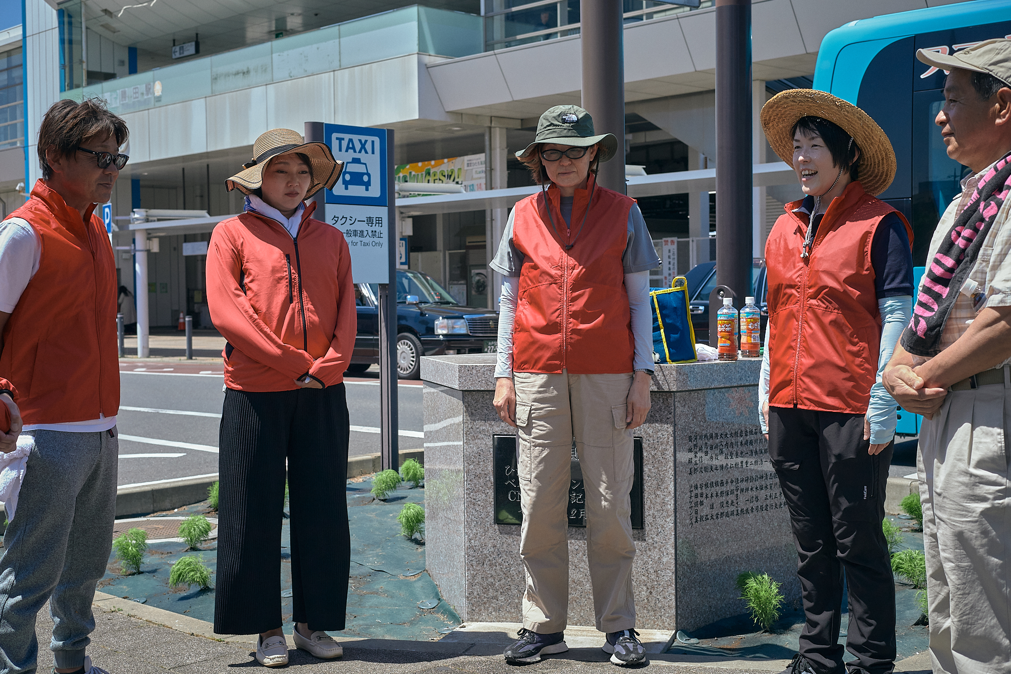 勝田駅前花壇コキア苗植え ひたちなかベストライオンズクラブ 茨城 ひたちなか ライオンズクラブ