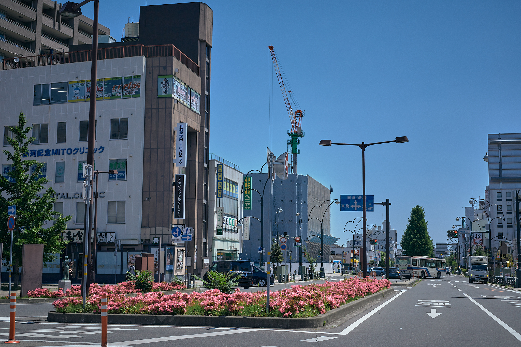 勝田駅前花壇コキア苗植え ひたちなかベストライオンズクラブ 茨城 ひたちなか ライオンズクラブ
